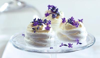 mini pavlova s levandulí