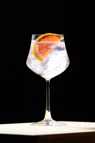 flower tonic - autor drinku Tomáš Kubíček, foto: Klára Galová