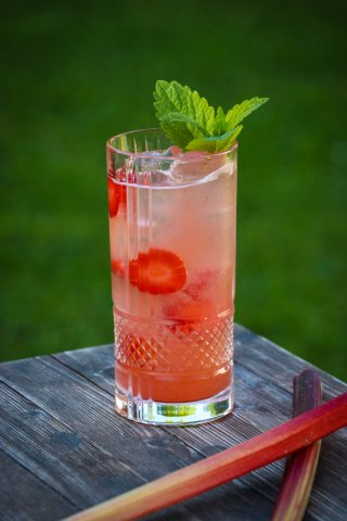 Jahodový shrub s mátou – míchal Tomáš Kubíček, foto: Klára Galová