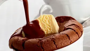 Kávové suflé s čokoládovou omáčkou