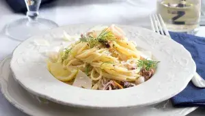 Špagety s plody moře a koprem