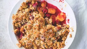 Broskvovo-malinový krambl