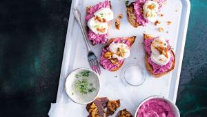 Bruschetta s pomazánkou z červené řepy