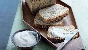 Celozrnný špaldový chléb se semínky