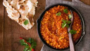 Červenočočkový dhal s cizrnou