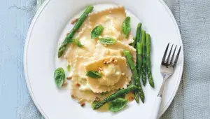 Ravioly s chřestem a ricottou