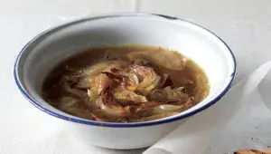 Cibulová polévka a dvojité toustíky