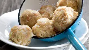 Knedlíky z brambor a rohlíků