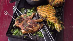 Grilované kuře s ananasem a karibskou salsou