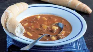 Gulášová polévka 