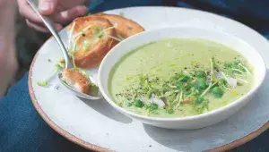 Hráškový krém se šunkou