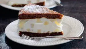 Hruškový cheesecake v medovníku