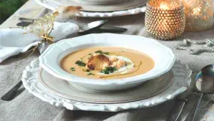 Rybí polévka trochu jinak: Nejlepší tipy na klasický vývar i kapří šmrnc z Maďarska, Itálie i Asie. Kterou letos zkusíte?