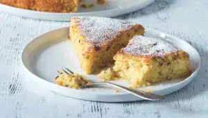 Koláč s cuketou, polentou a citronem