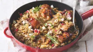 Kuřecí pilaf se sušeným ovocem a ořechy