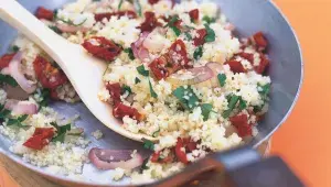 Kuskus se sušenými rajčaty