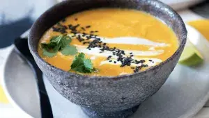  Mrkvová polévka s červenou čočkou