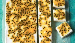 Nepečené cheesecake řezy s mučenkou