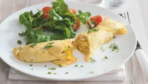 Vaječná omeleta se salátkem