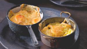 Raclette z trouby s celerovou remuládou