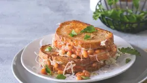 Grilled cheese s fazolemi