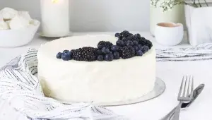 Dort s krémem a ovocem