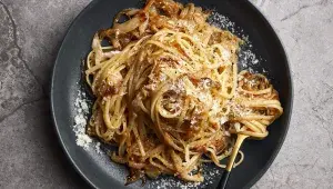 Linguine s karamelizovanou cibuli