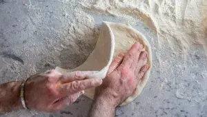 Příprava těsta na pizzu