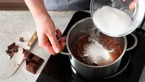 Příprava čokoládové polevy