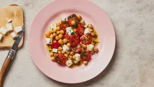 Rajčatový salát s cizrnou