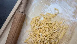 Zapomeňte na náhražky z obchodu! Připravte snadné domácí bezlepkové nudle, které chutnají i milovníkům klasiky