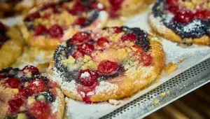 Voňavé koláče lákají k nakousnutí