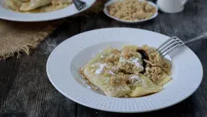 Tajemství povidlových taštiček: Tenké těsto, máslo a babiččin trik, aby se netrhaly! Návrat k nostalgii poctivé kuchyně