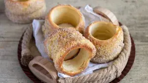Trdelník jako z trhů: Jak na dokonale křupavou kůrku a nadýchané kynuté těsto?