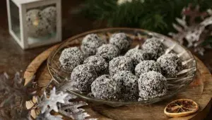 Nejlepší rumové kuličky bez pečení: Máme recept krok za krokem. Znáte fígl, díky kterému se vám těsto nebude lepit na ruce? 