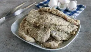 Jak obalit řízek, aby držel a byl křupavý: Správná mouka, vejce i strouhanka rozhodují