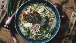 Černé vejce s praženou ríží - Century egg 