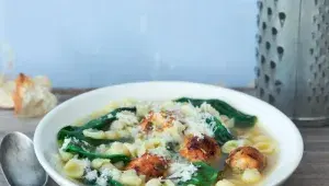 Kuřecí kuličky v minestrone