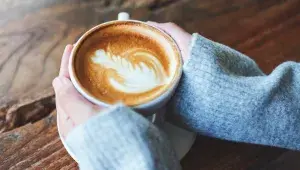 Latte art pro začátečníky: Podzimní motivy, které zvládnete i doma