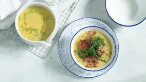 Bramborová polévka s kapustou a slaninou Bramborová polévka s kapustou a slaninou