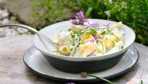 Bramborový salát s pažitkou