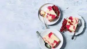 Broskvová zmrzlina s rybízovou dření