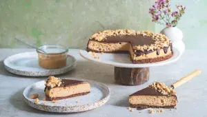 Cheesecake s arašídovým máslem a dvojí čokoládou