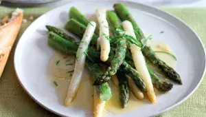 Chřest tažený v másle a olivovém oleji