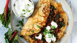 Cizrnové palačinky s mletým masem a mangoldem