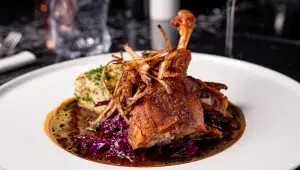 Nejen husa a víno! Kvíz o svatém Martinovi: Znáte celou legendu a víte, co je „martínek“ a proč má rohlíček tvar podkovy? Otestujte se!