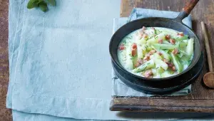 Dušené kedlubny se šunkou