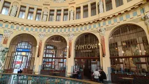 Fantova Kavárna na Hlavním nádraží v Praze.jpg