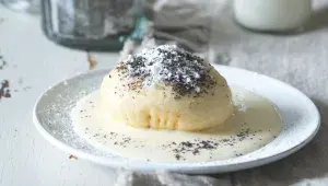 Germknödel (Pařený kynutý knedlík s povidly)