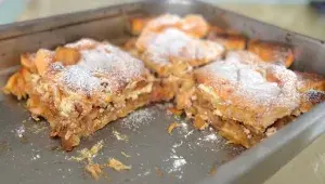 Hana Homoláčová říká, že základem její žemlovky jsou zkaramelizovaná neboli vymazlená jablíčka